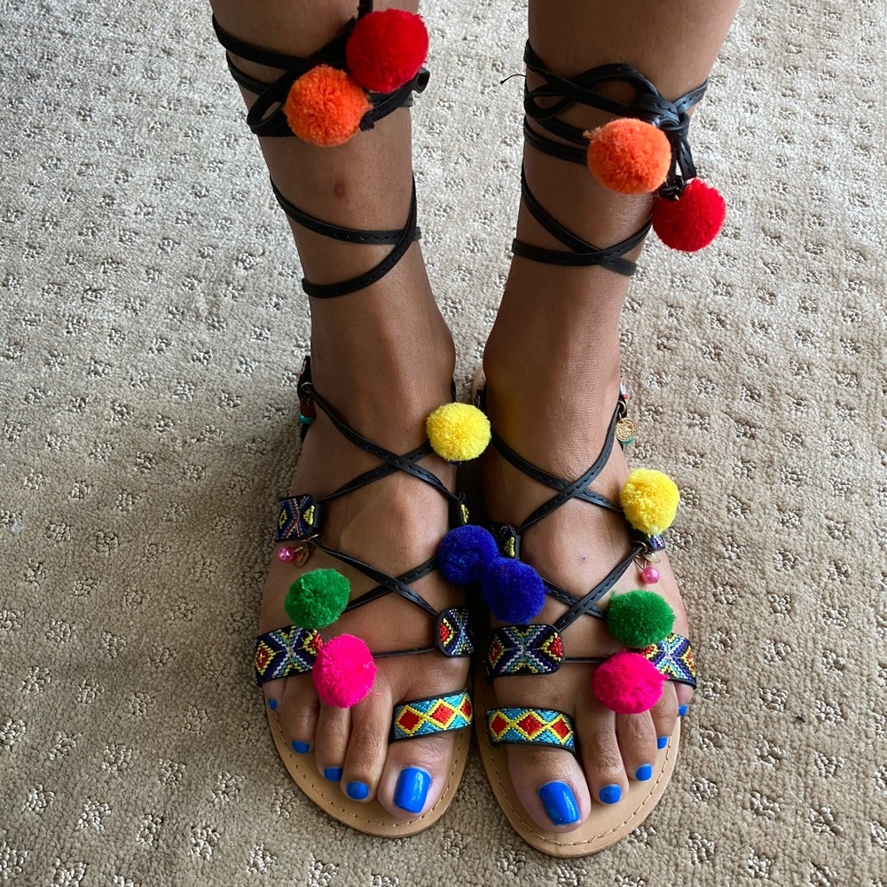 Chinese Laundry Posh Pom-Pom Sandals 10 with Matching Tote